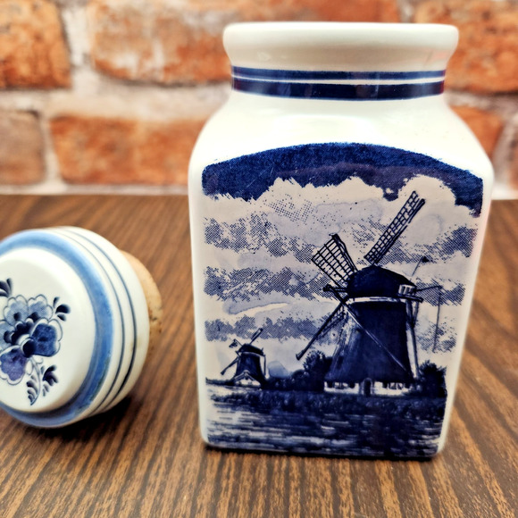 Delft Blauw Handpainted Spice Jar 5" Dutch Windmill Scene – Made in Holland - Picture 5 of 10